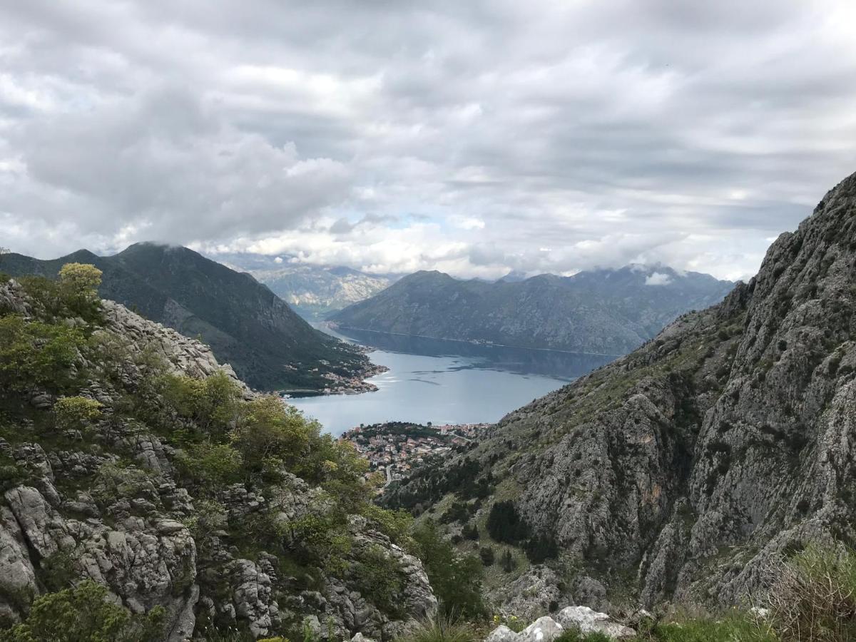 Romantic Rooftop View Hideaway- Old Town Nr 404 Kotor Luaran gambar